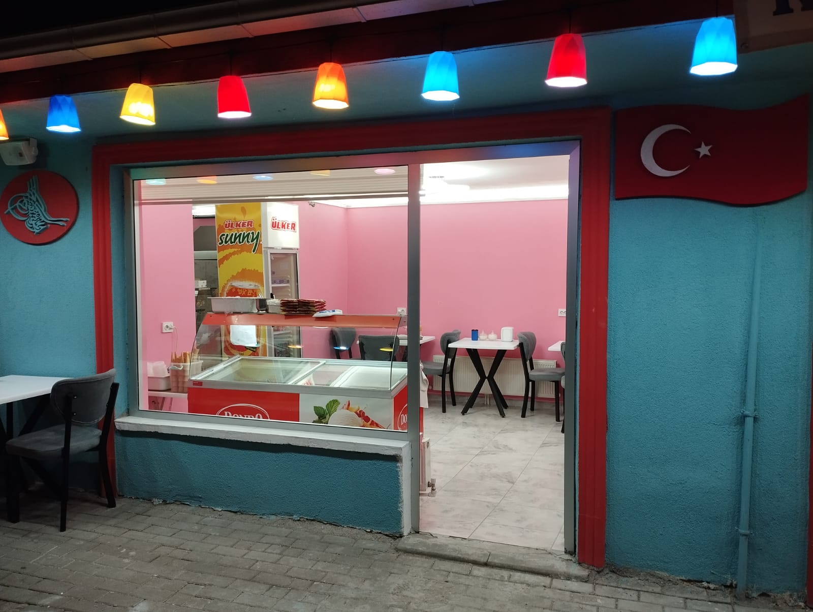 Güven Cafe iç mekanı